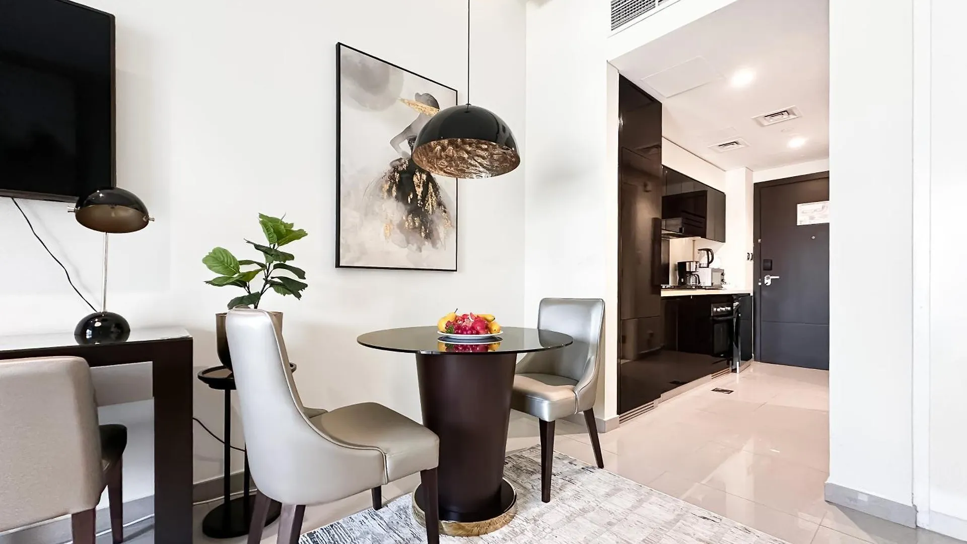 Unparalleled Splendor - Luxe Studio In Business Bay Dubai Appartamento