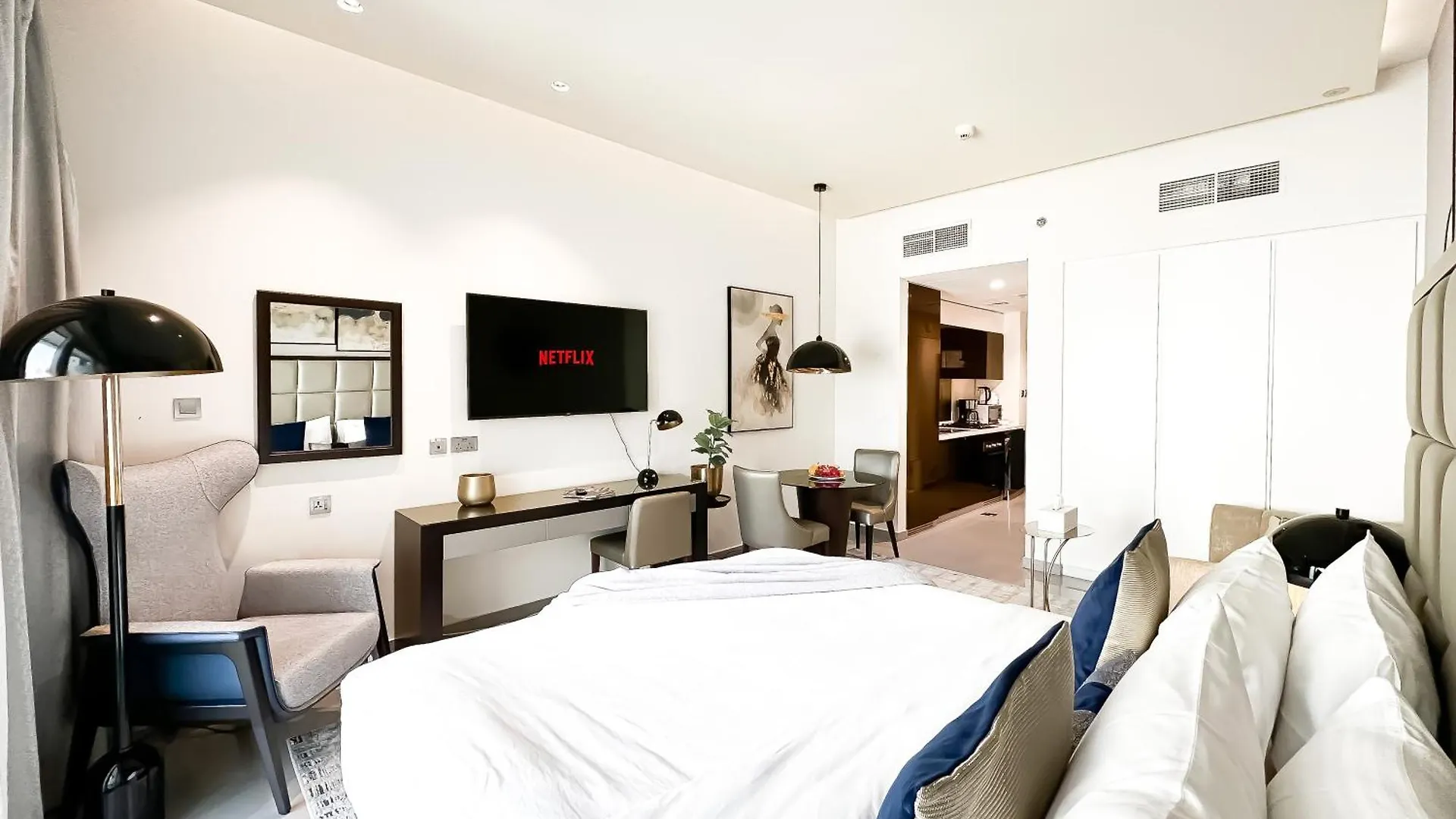 Unparalleled Splendor - Luxe Studio In Business Bay Dubai Appartamento