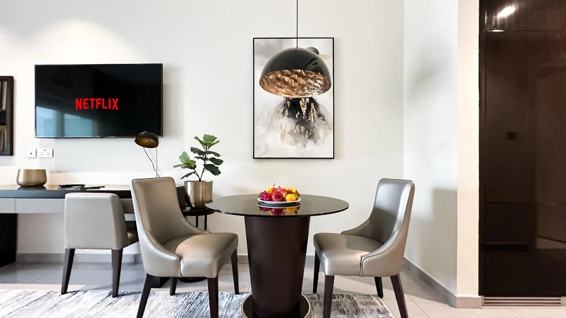 Unparalleled Splendor - Luxe Studio In Business Bay Dubai Appartamento